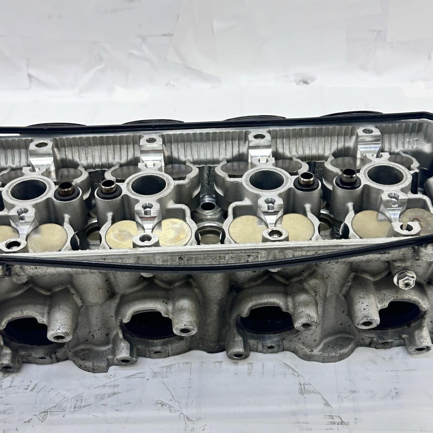 2007 - 2008 SUZUKI GSXR 1000 CYLINDER HEAD TOP END ENGINE VALVE COVER CAMSHAFT
