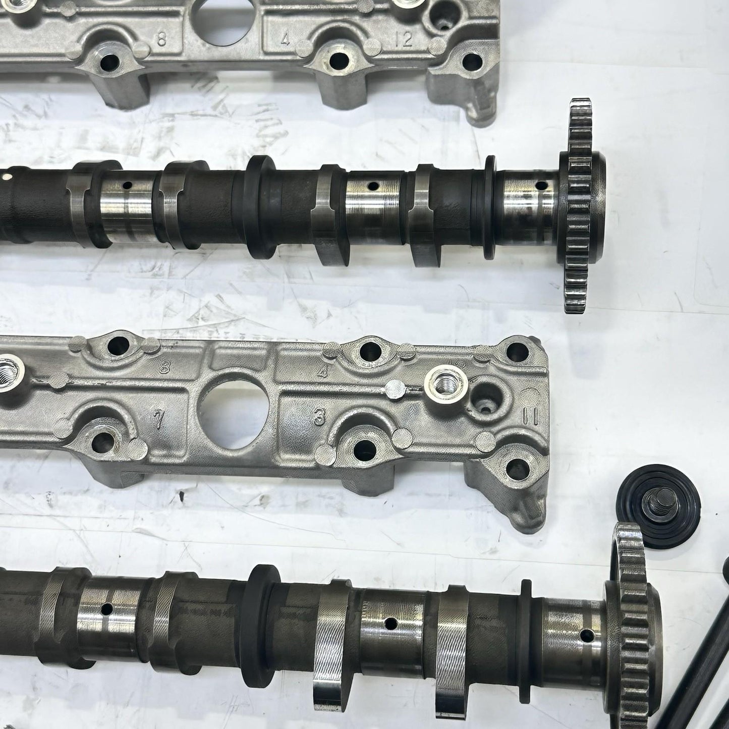 2007 - 2008 SUZUKI GSXR 1000 CYLINDER HEAD TOP END ENGINE VALVE COVER CAMSHAFT