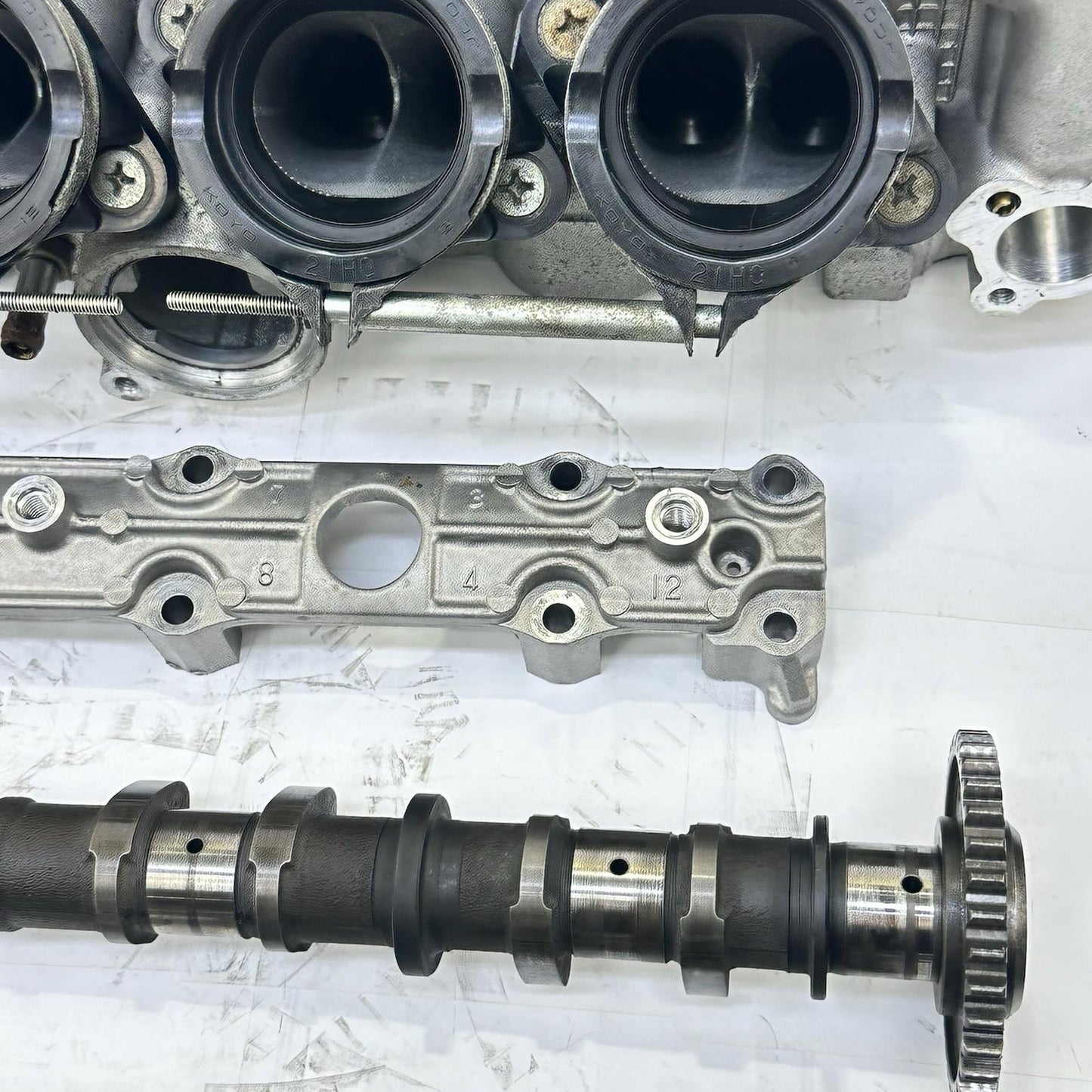 2007 - 2008 SUZUKI GSXR 1000 CYLINDER HEAD TOP END ENGINE VALVE COVER CAMSHAFT