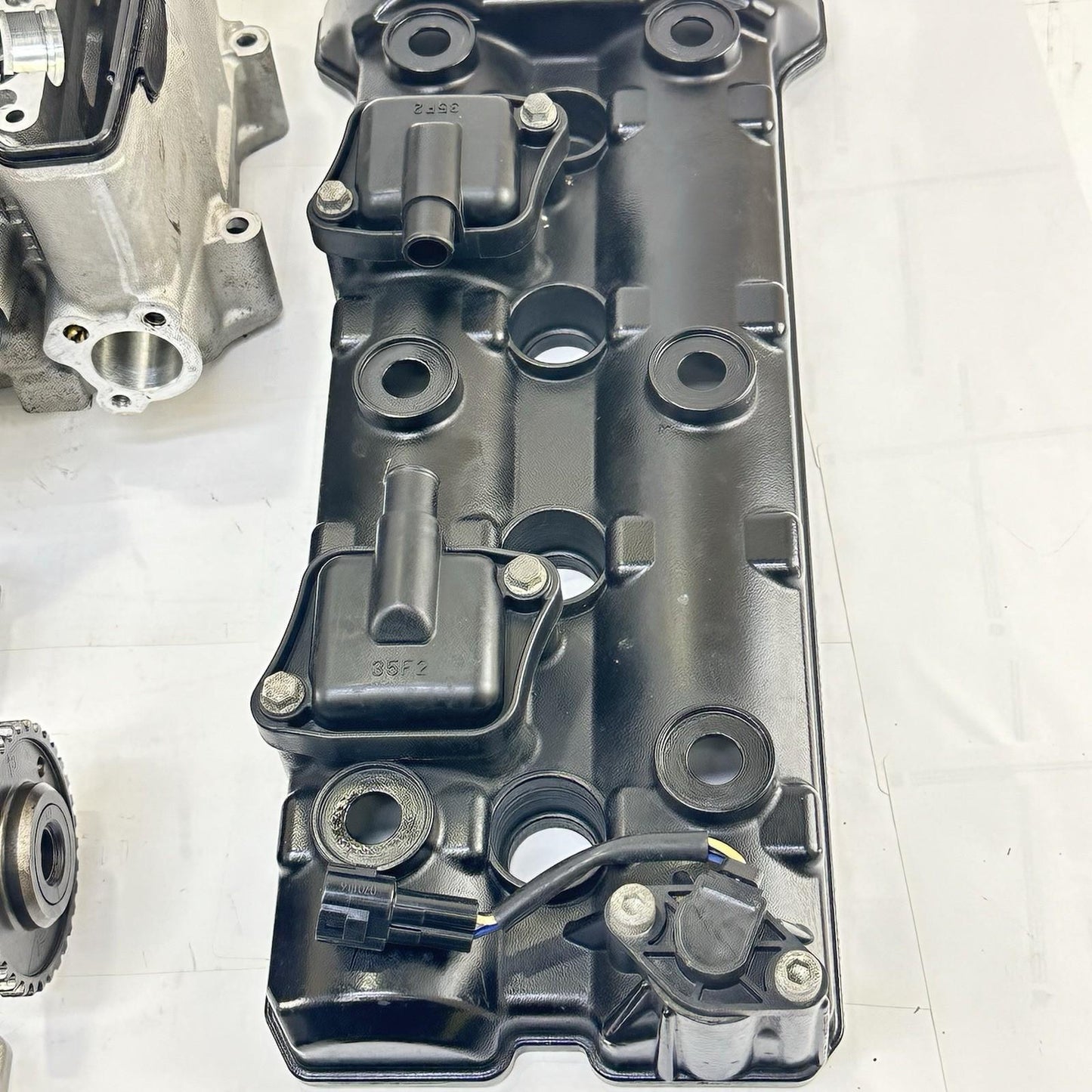2007 - 2008 SUZUKI GSXR 1000 CYLINDER HEAD TOP END ENGINE VALVE COVER CAMSHAFT
