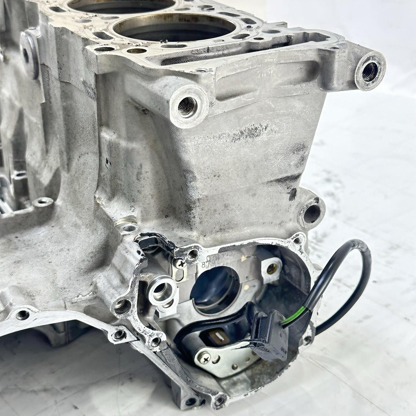 2007 - 2008 SUZUKI GSXR 1000 CRANK CASE UPPER BLOCK ENGINE MOTOR SILVER STOCK