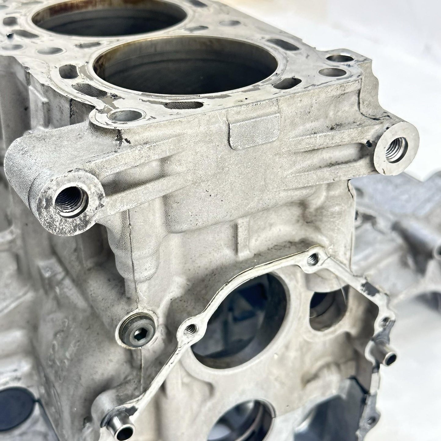 2007 - 2008 SUZUKI GSXR 1000 CRANK CASE UPPER BLOCK ENGINE MOTOR SILVER STOCK