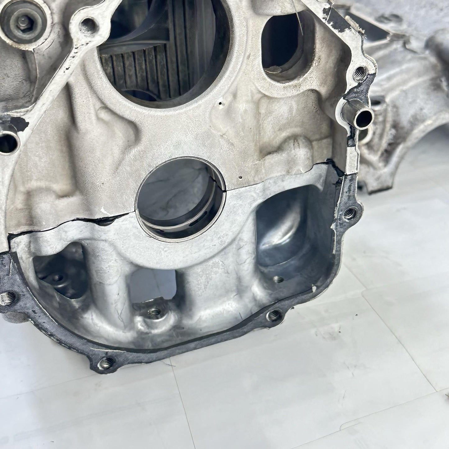 2007 - 2008 SUZUKI GSXR 1000 CRANK CASE UPPER BLOCK ENGINE MOTOR SILVER STOCK
