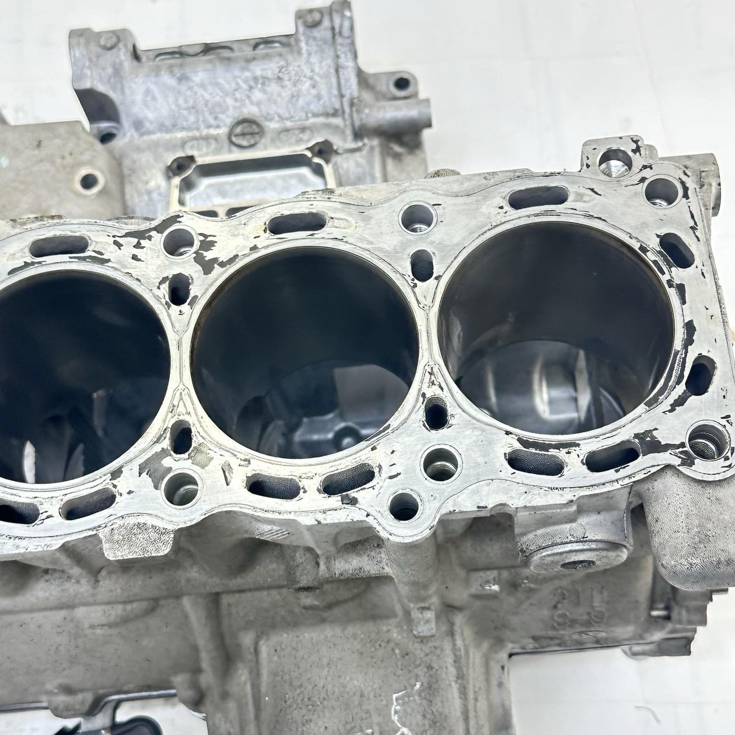 2007 - 2008 SUZUKI GSXR 1000 CRANK CASE UPPER BLOCK ENGINE MOTOR SILVER STOCK