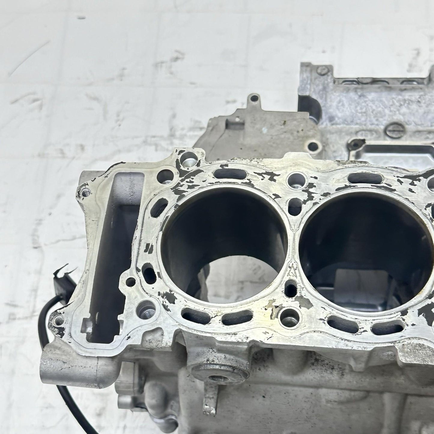 2007 - 2008 SUZUKI GSXR 1000 CRANK CASE UPPER BLOCK ENGINE MOTOR SILVER STOCK