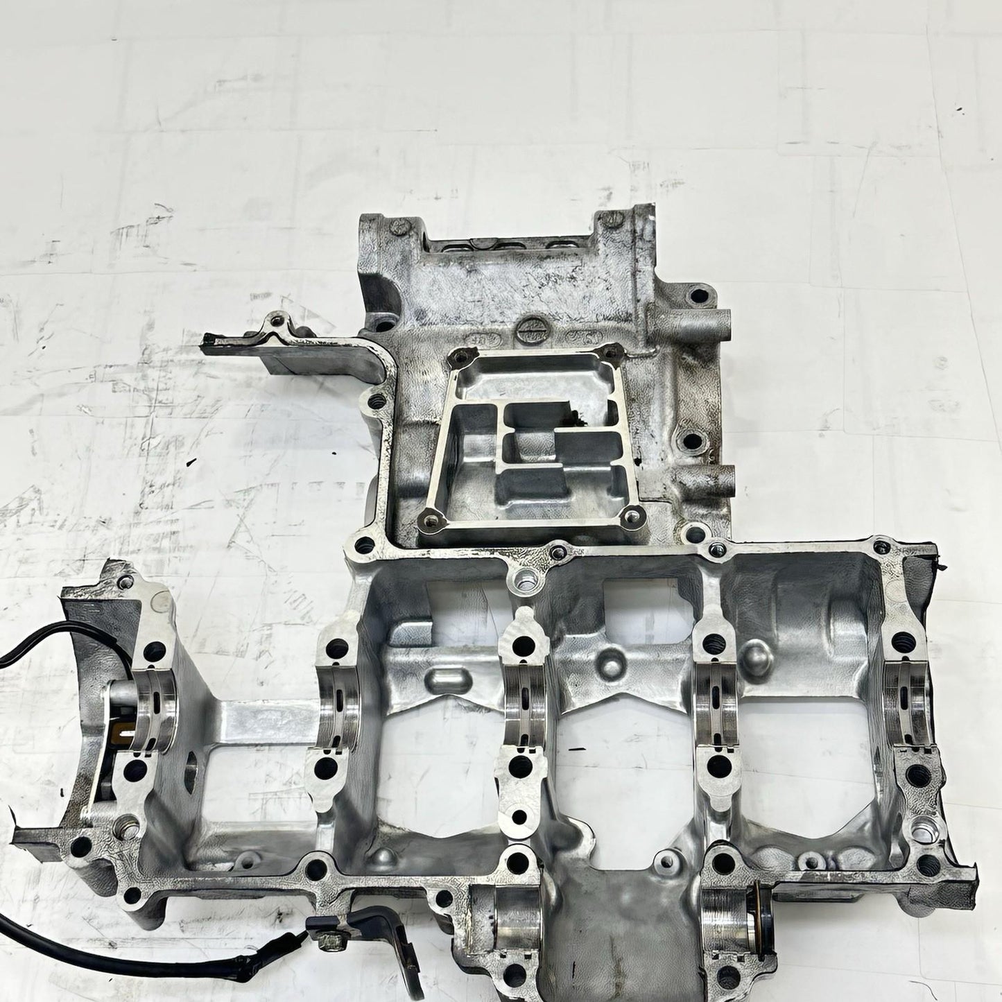 2007 - 2008 SUZUKI GSXR 1000 CRANK CASE UPPER BLOCK ENGINE MOTOR SILVER STOCK