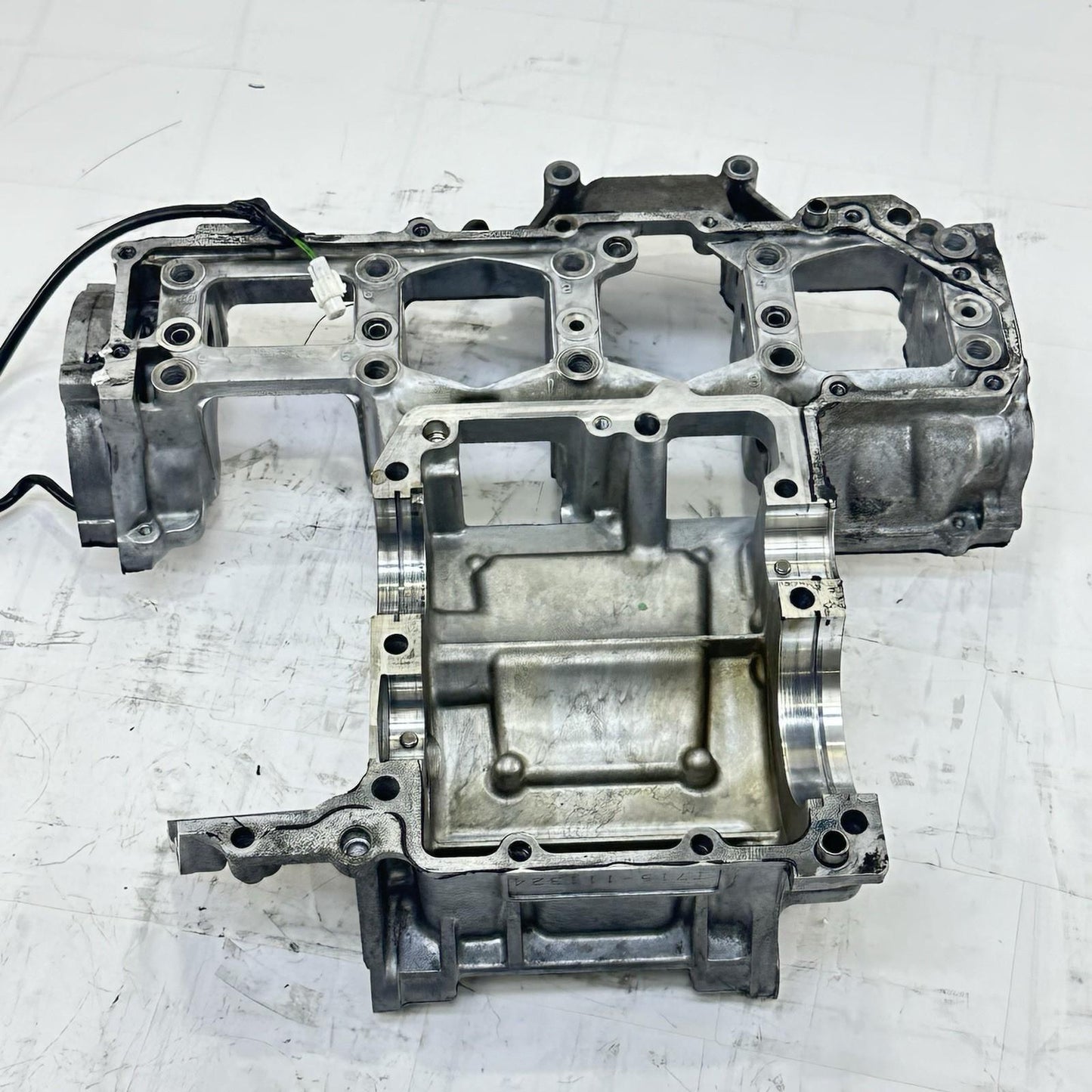 2007 - 2008 SUZUKI GSXR 1000 CRANK CASE UPPER BLOCK ENGINE MOTOR SILVER STOCK
