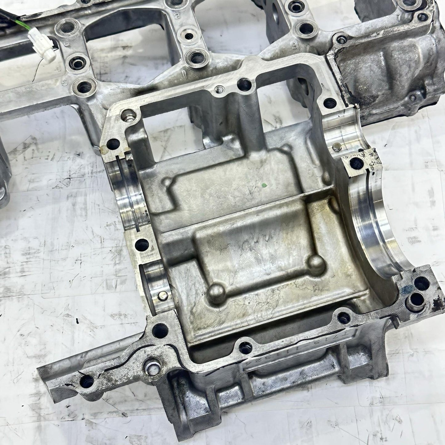 2007 - 2008 SUZUKI GSXR 1000 CRANK CASE UPPER BLOCK ENGINE MOTOR SILVER STOCK
