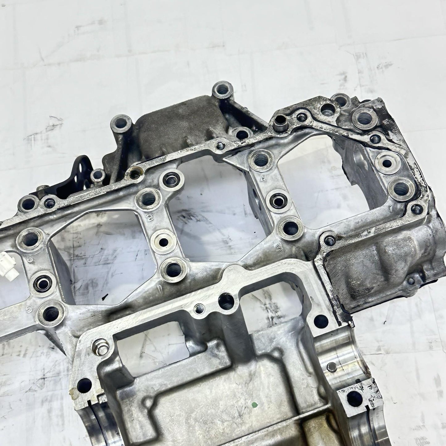 2007 - 2008 SUZUKI GSXR 1000 CRANK CASE UPPER BLOCK ENGINE MOTOR SILVER STOCK
