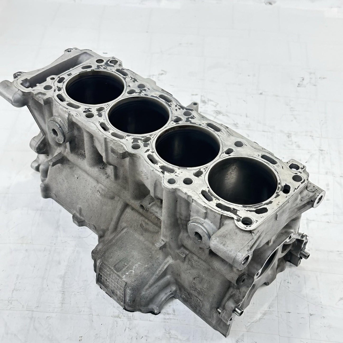 2007 - 2008 SUZUKI GSXR 1000 CRANK CASE UPPER BLOCK ENGINE MOTOR SILVER STOCK