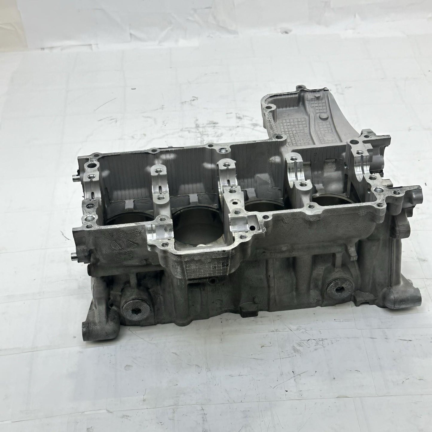 2007 - 2008 SUZUKI GSXR 1000 CRANK CASE UPPER BLOCK ENGINE MOTOR SILVER STOCK
