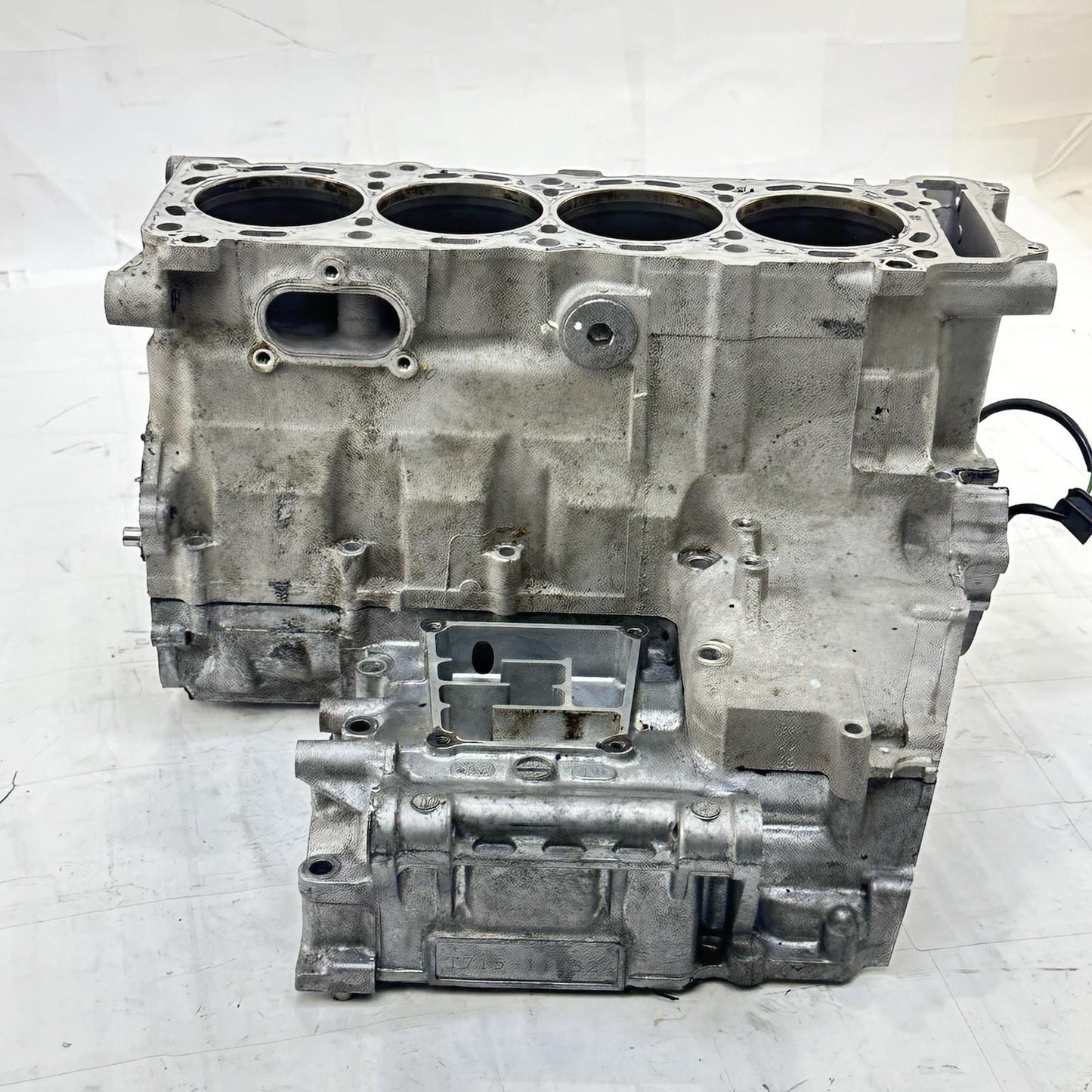 2007 - 2008 SUZUKI GSXR 1000 CRANK CASE UPPER BLOCK ENGINE MOTOR SILVER STOCK