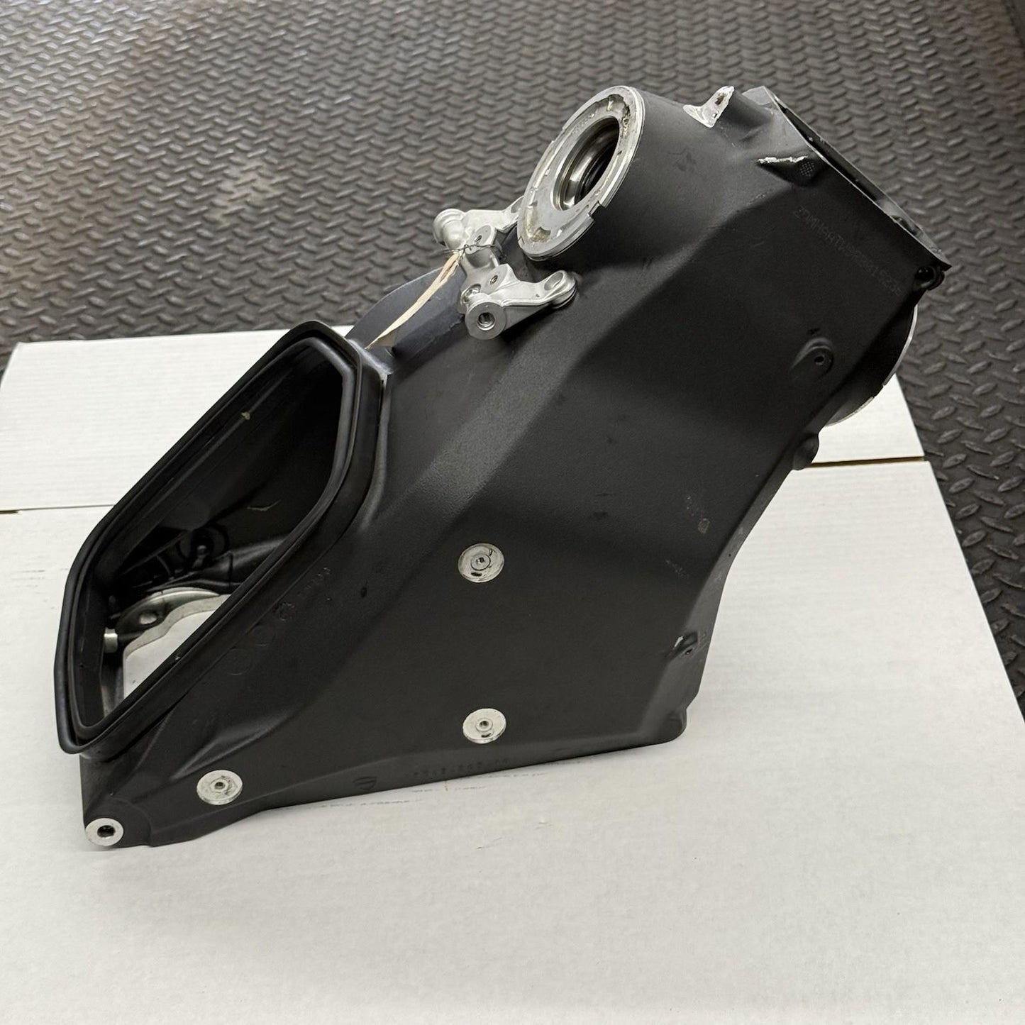 2020 - 2024 DUCATI PANIGALE V2 FRAME MAIN CHASSIS BLACK STRAIGHT BLACK STOCK