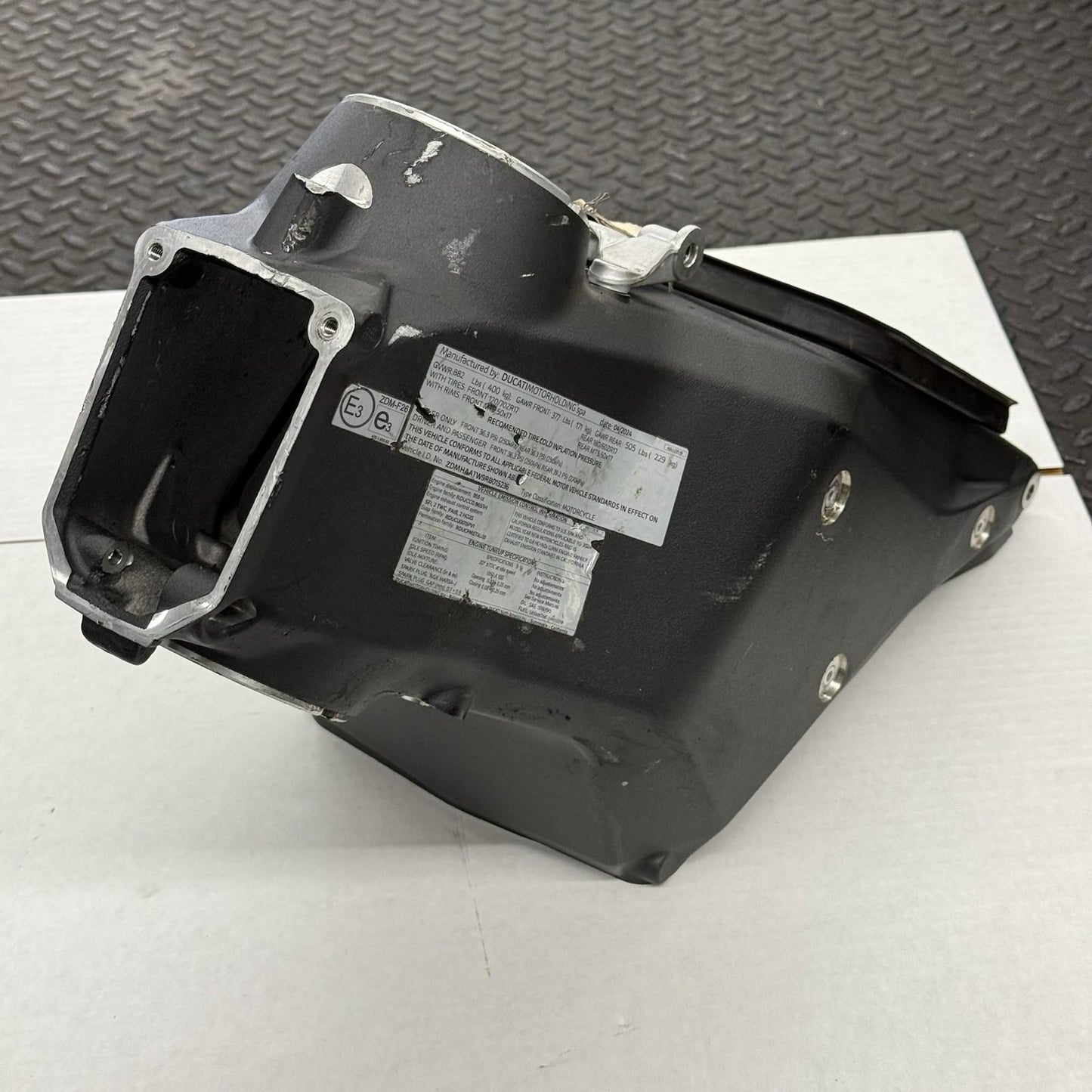 2020 - 2024 DUCATI PANIGALE V2 FRAME MAIN CHASSIS BLACK STRAIGHT BLACK STOCK