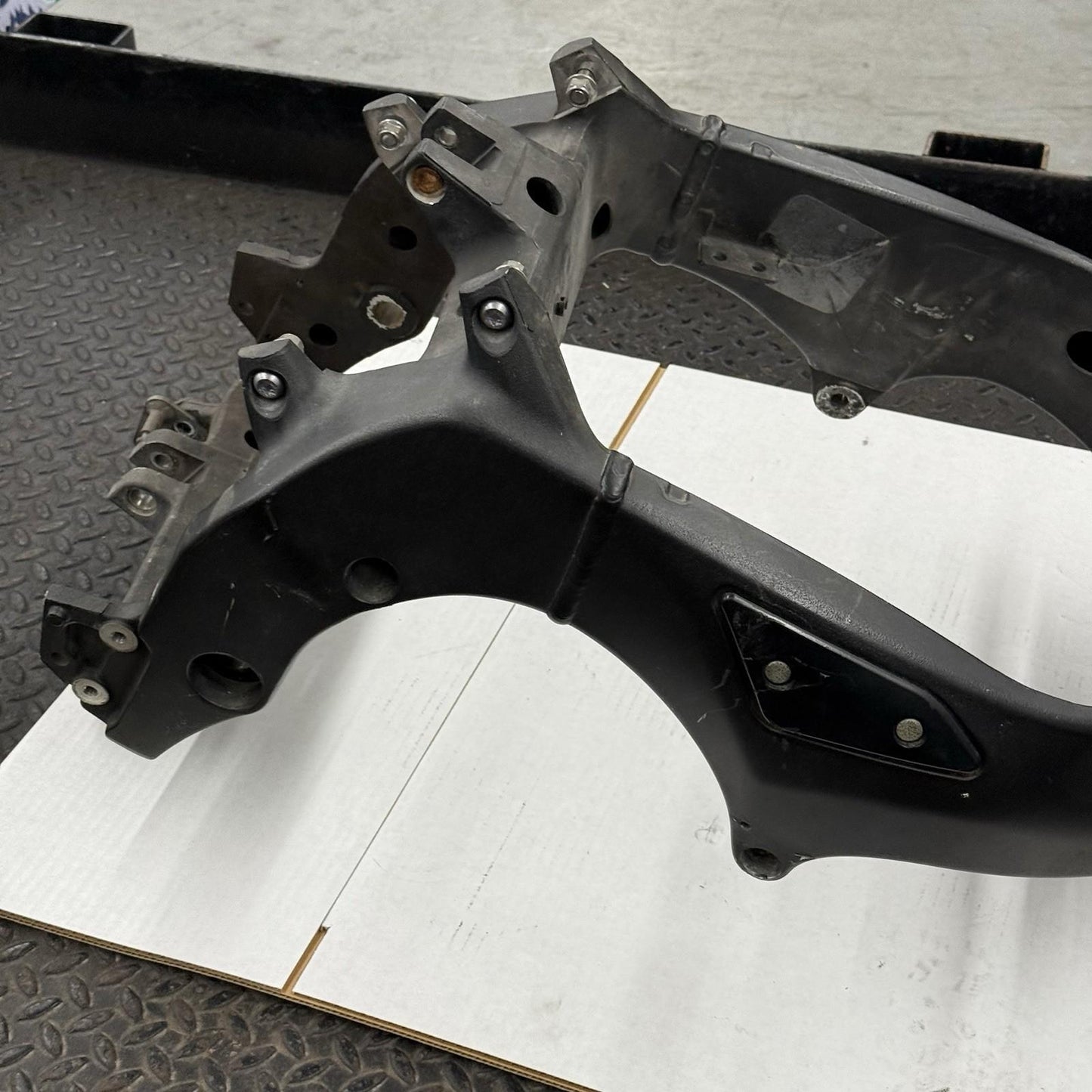 2006 - 2015 YAMAHA FZ1 MAIN FRAME CHASSIS BLACK STRAIGHT STOCK