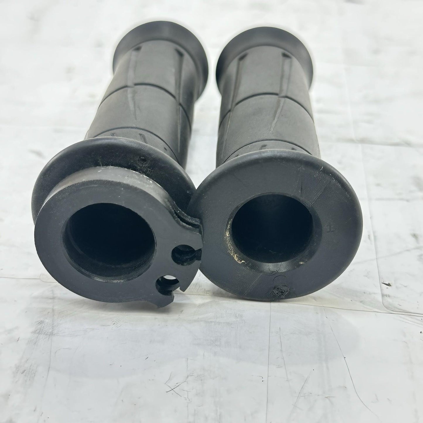 2024 - 2026 KAWASAKI NINJA ZX6R HANDLE BAR GRIPS LEFT RIGHT SET PAIR BLACK