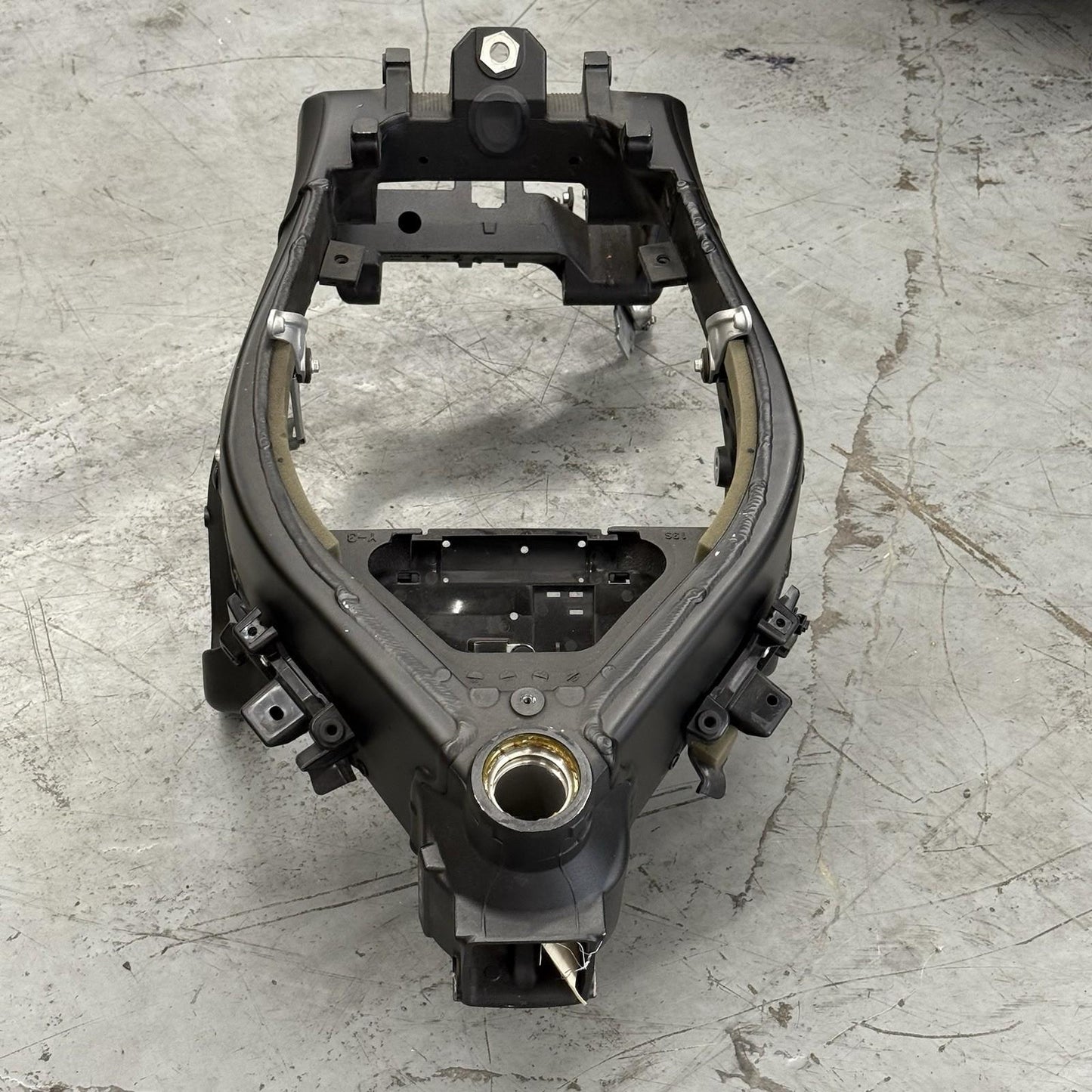 2008 - 2016 YAMAHA YZF R6 FRAME CHASSIS BLACK STRAIGHT STOCK YZF-R6