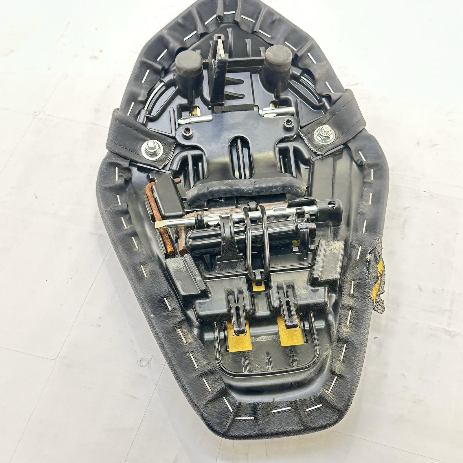 sセイズ 2024 - 2026 KAWASAKI NINJA ZX6R REAR SEAT PASSENGER PILLION BACK