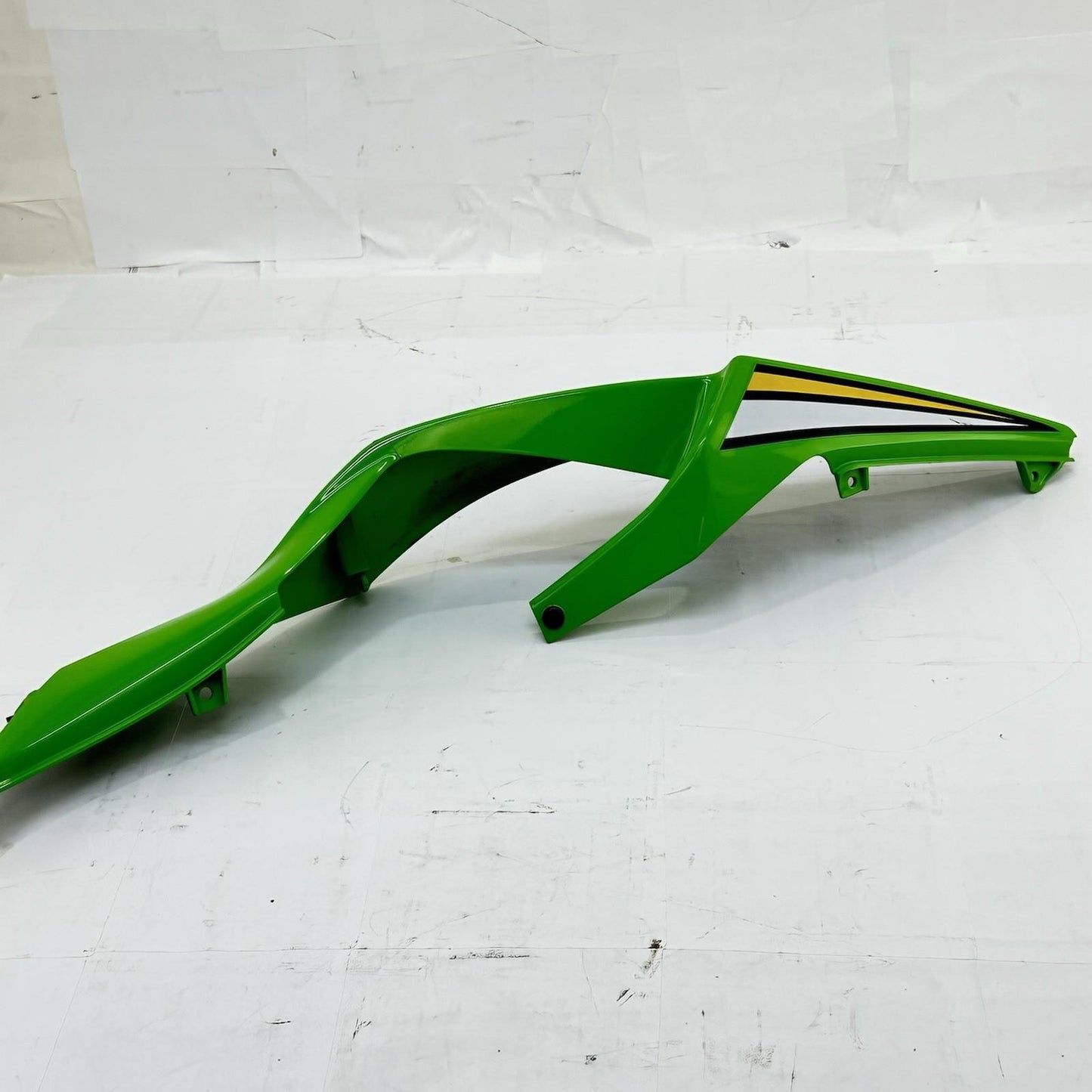 2024 - 2026 KAWASAKI NINJA ZX6R REAR TAIL FAIRING BACK PLASTIC TRIM RIGHT GREEN