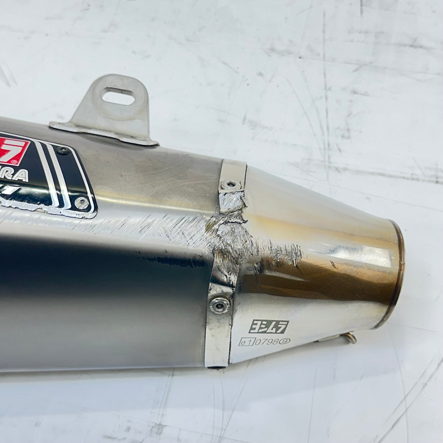 2011 - 2026 SUZUKI GSXS 600 GSXR 750 EXHAUST MUFFLER PIPE YOSHIMURA *SCUFFED*