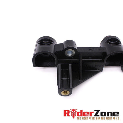 2014 - 2016 YAMAHA FZ09 FUEL INJECTOR BRACKET MOUNT ENGINE INSERT STOCK GOOD