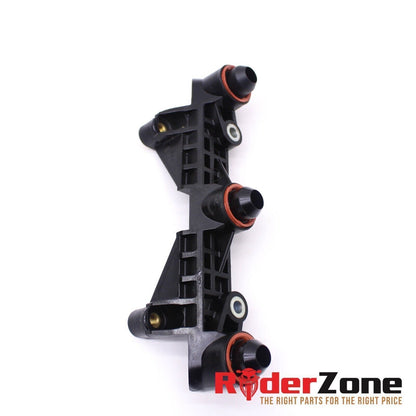 2014 - 2016 YAMAHA FZ09 FUEL INJECTOR BRACKET MOUNT ENGINE INSERT STOCK GOOD