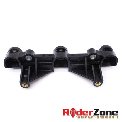 2014 - 2016 YAMAHA FZ09 FUEL INJECTOR BRACKET MOUNT ENGINE INSERT STOCK GOOD