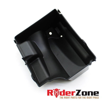 BANDEJA DE PLÁSTICO PARA CAJA DE UTILIDADES TRASERA KTM RC390 2015 2016 NEGRA 90508021000 
