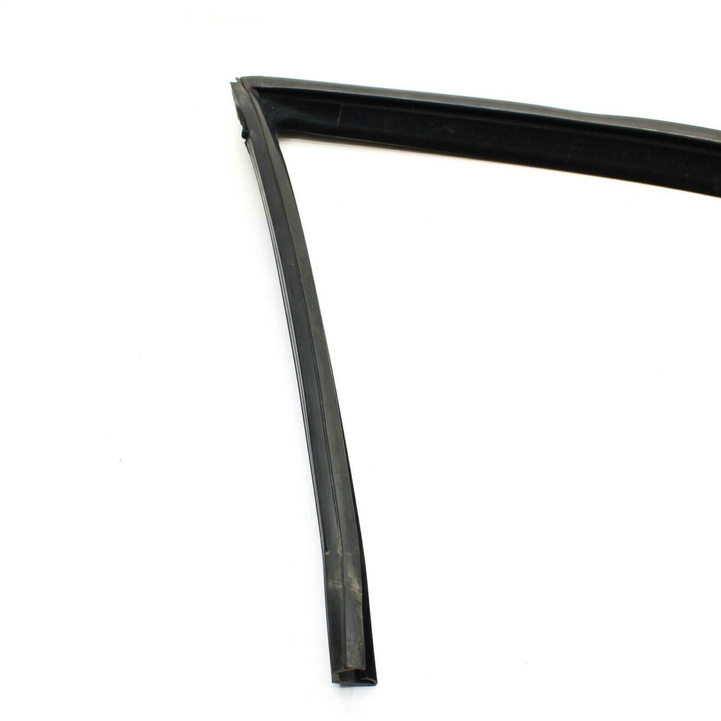 2004-2008 MASERATI QUTTROPOTRE M139 FRONT DOOR WINDOW FRAME WEATHER SEAL STOCK