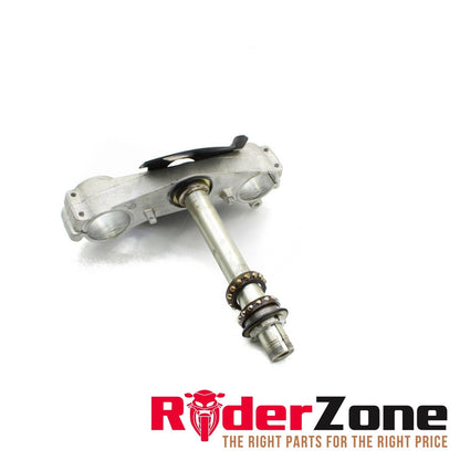 2005 2006 SUZUKI GSXR 1000 TRIPLE TREE STEERING STEM LOWER BRIDGE PLASTIC